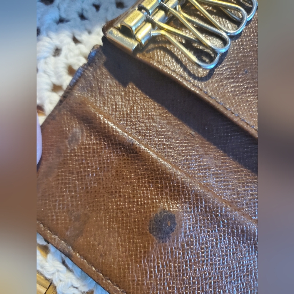 LV 6 Key Holder - Picture 13 of 16